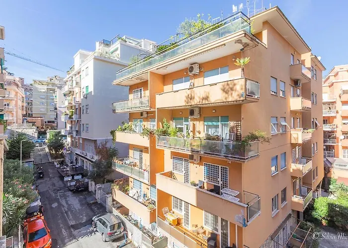 Arnobio In Vatican 4*